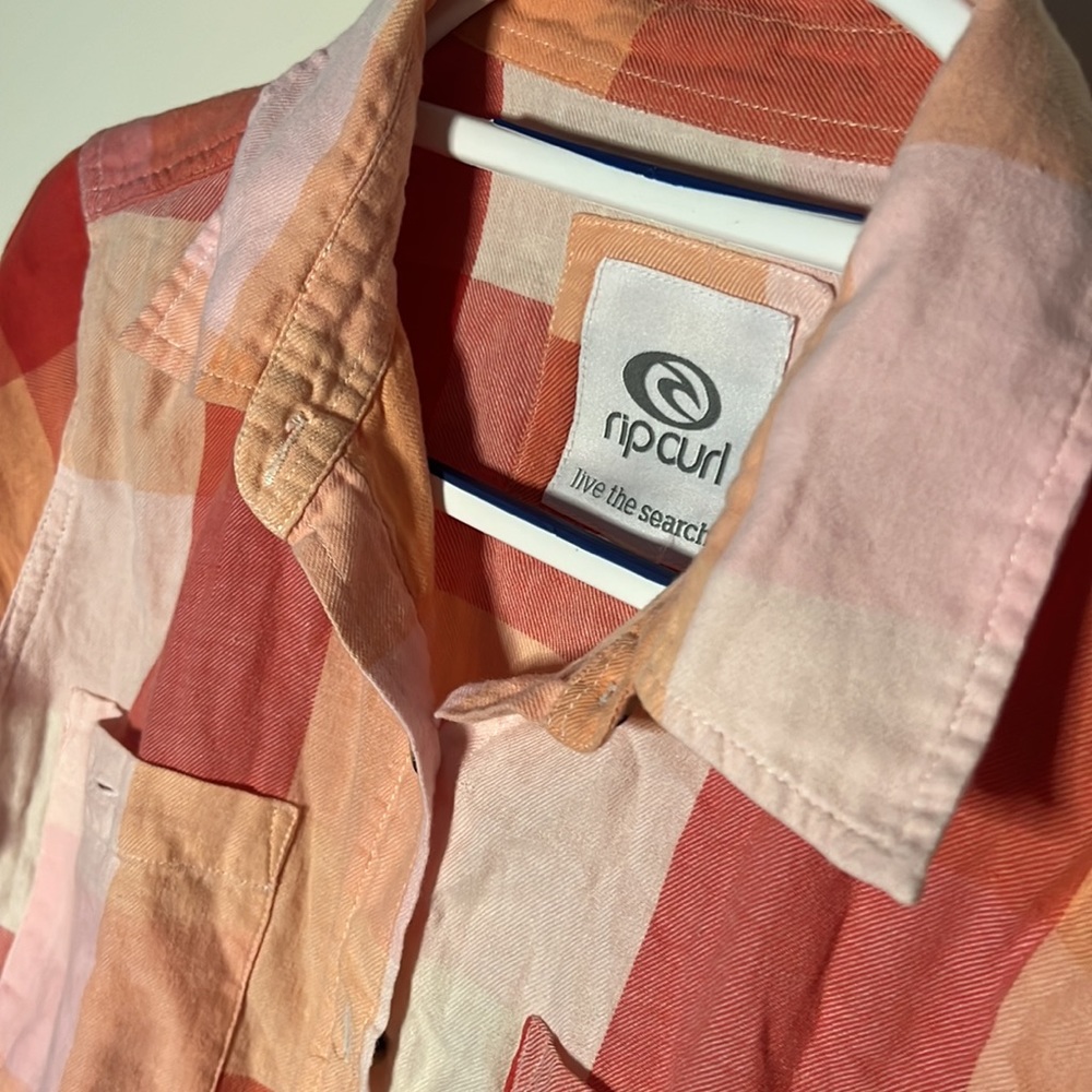 EUC Rip curl button down shirt size medium - Picture 5 of 6